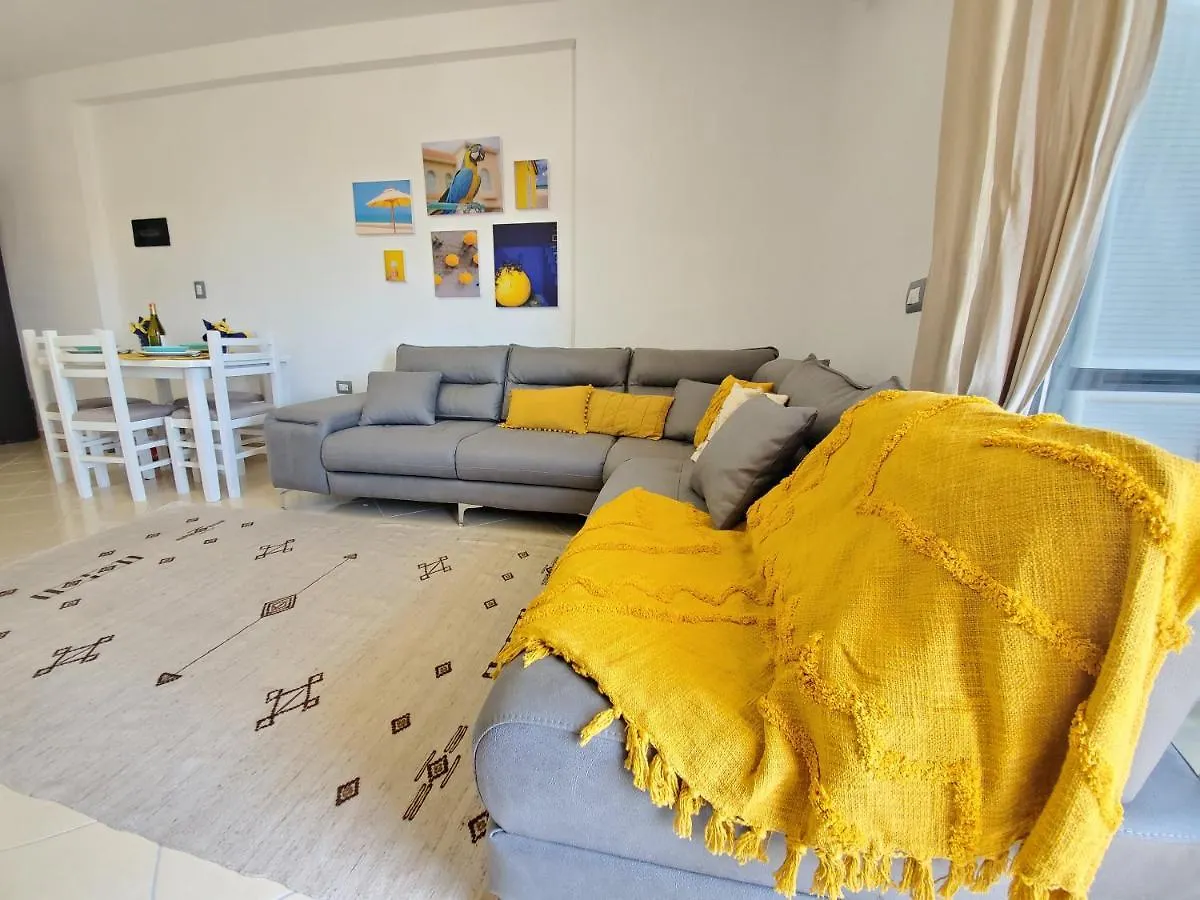 The Yellow Apartment In דורס אלבניה