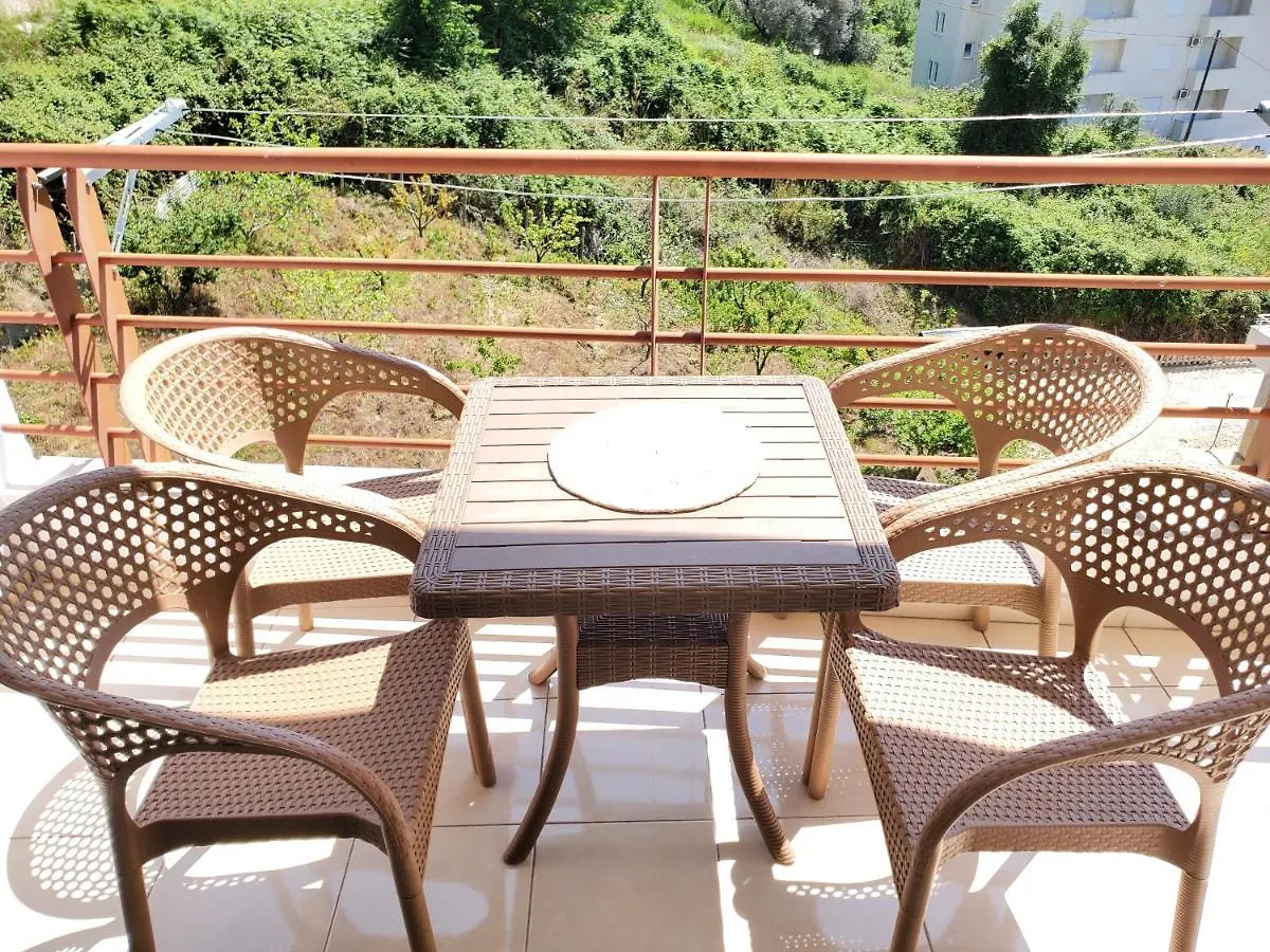 The Yellow Apartment In דורס 0*,  אלבניה