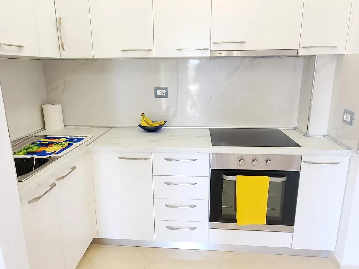 The Yellow Apartment In דורס